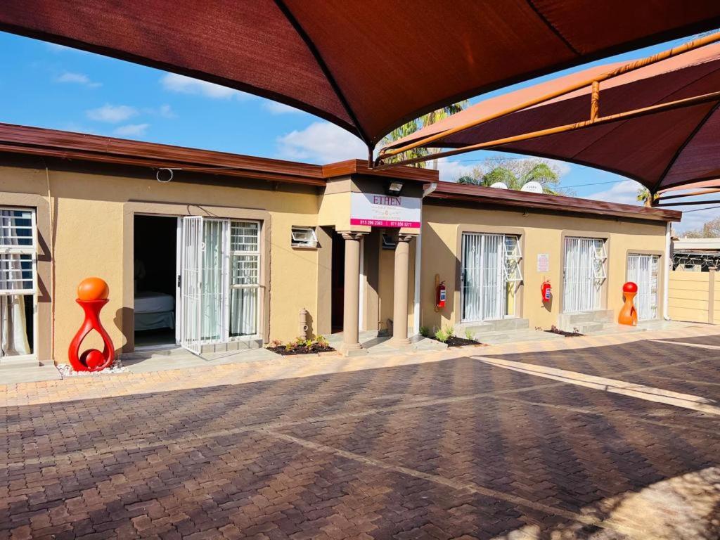 Ethen Guesthouse Polokwane Exteriör bild