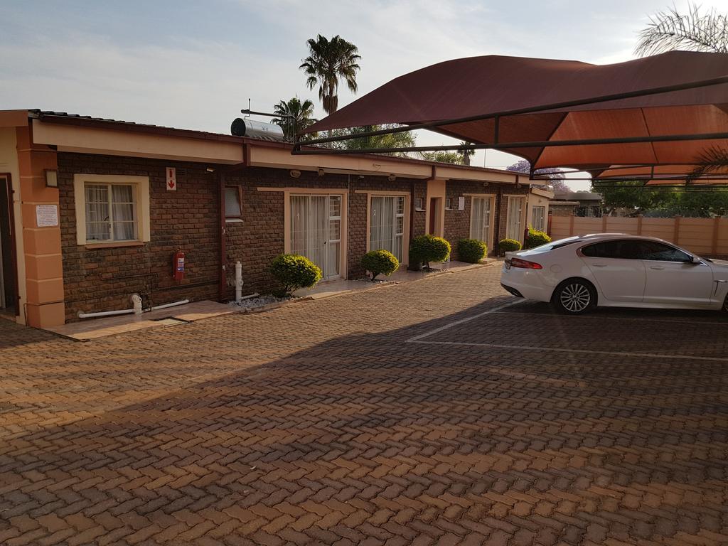 Ethen Guesthouse Polokwane Exteriör bild